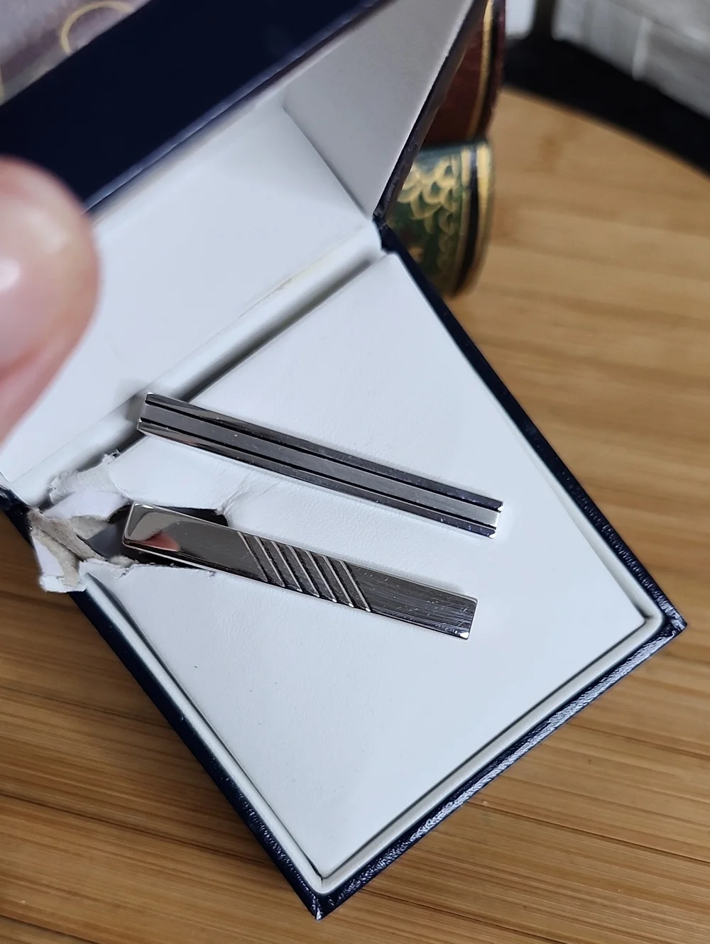 👉CROFT & BARROW SILVER TIE BAR CLIP SET IN ORIGINAL BOX ~1 NWT & 1 GENTLY WORN